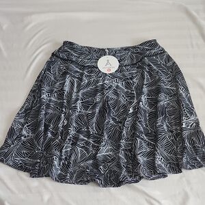 Black and White Pleated Knee Lenght Skort Skirt